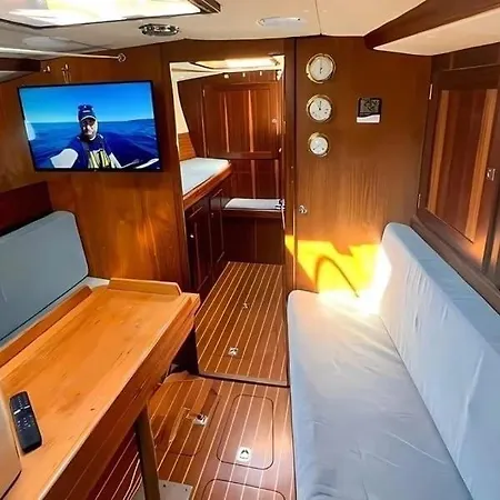 Boat 6 Person Ботель